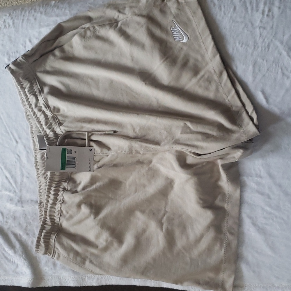 Nike XL Tan Loose Fit High Rise Short